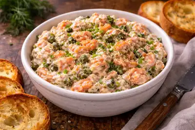 Нежная французская закуска из лосося с лимоном, каперсами и сливочным сыром.